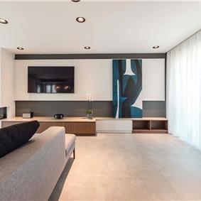 3 bedroom penthouse apartment with pool in Chania town, sleeps 6